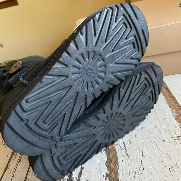 ✨SOLD✨UGG Bailey Button Triplet II Boots - Picture 11 of 11
